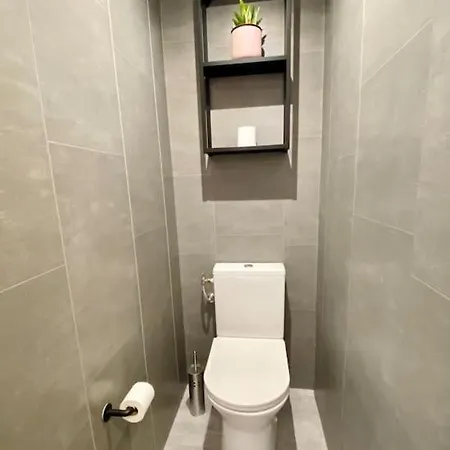 Grands En Bord De شقة *