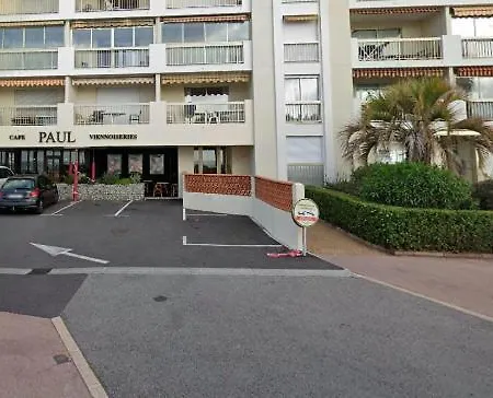 Grands En Bord De Apartman